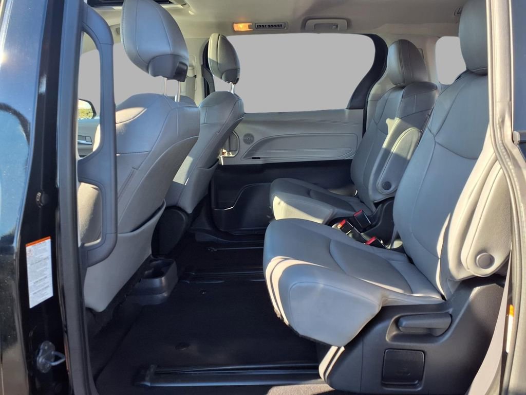 Used 2024 Toyota Sienna XLE image 27