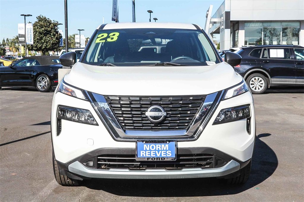 Used 2023 Nissan Rogue S image 2