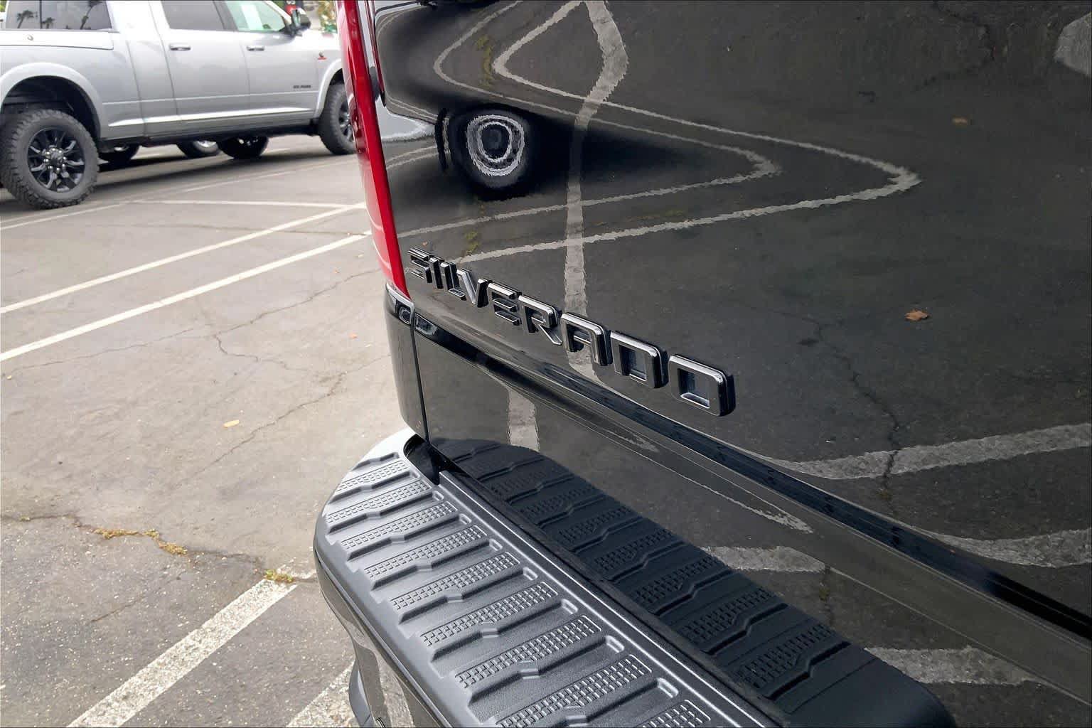 Used 2024 Chevrolet Silverado 1500 High Country w/ Technology Package RWD image 9