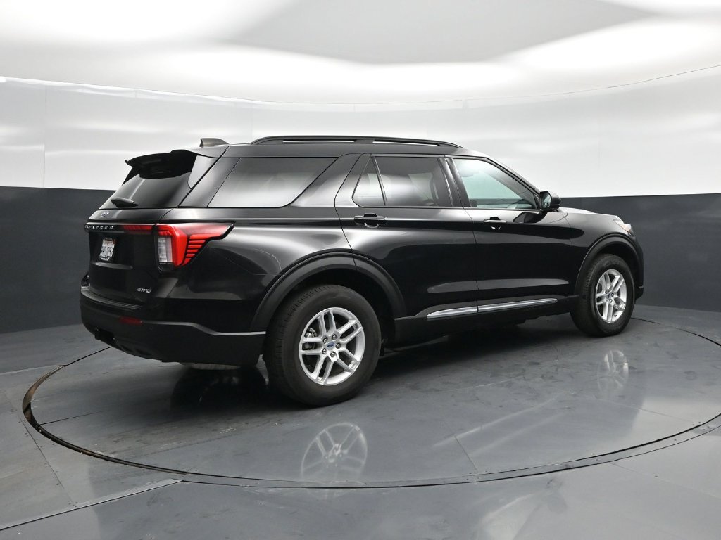 Used 2025 Ford Explorer Active AWD/4WD image 30