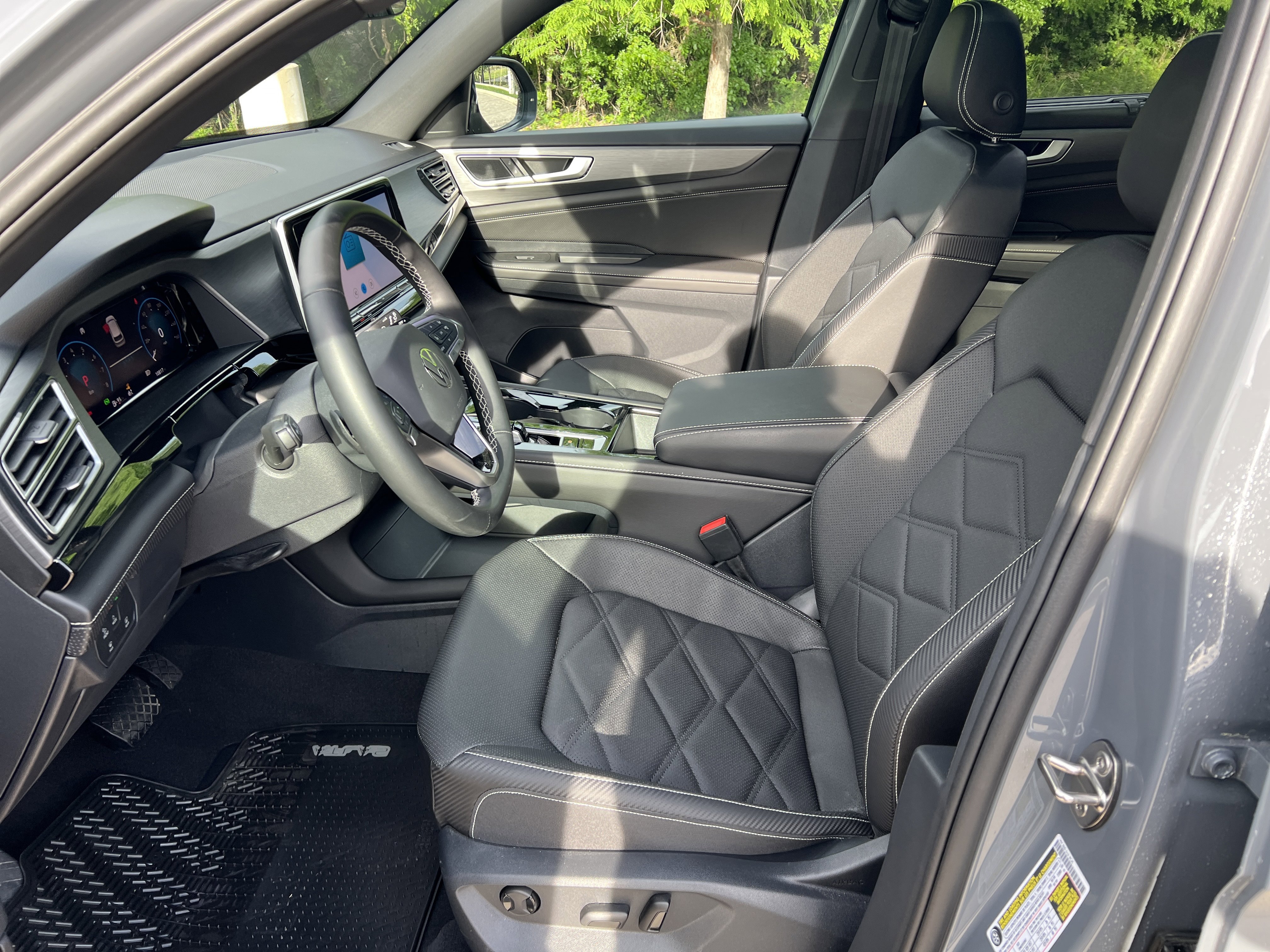 Certified 2025 Volkswagen Atlas Cross Sport SE w/ Panoramic Sunroof Package FWD image 16