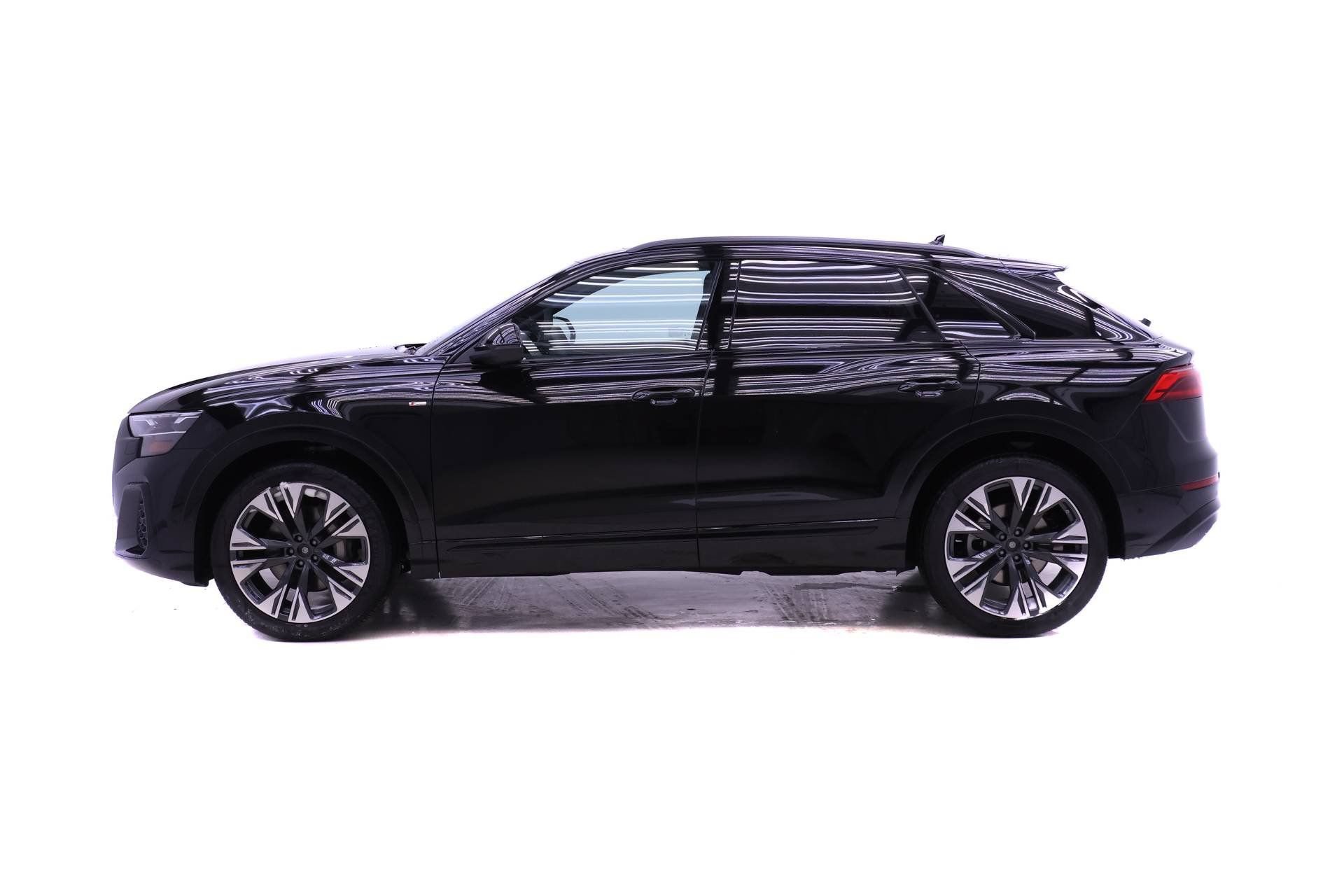 Used 2026 Audi Q8 Premium Plus w/ Premium Plus Package AWD/4WD image 3