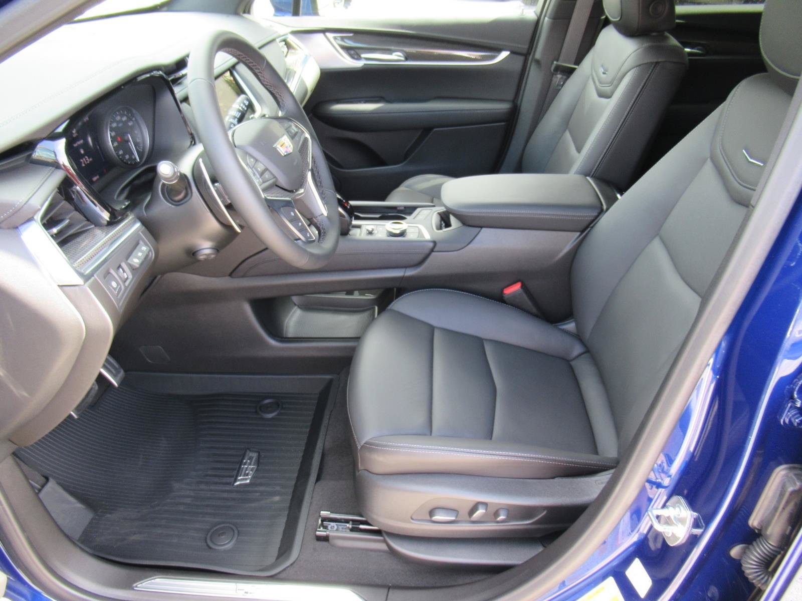 New 2026 Cadillac XT5 Sportv w/ LPO, Floor Liner Package AWD/4WD image 15