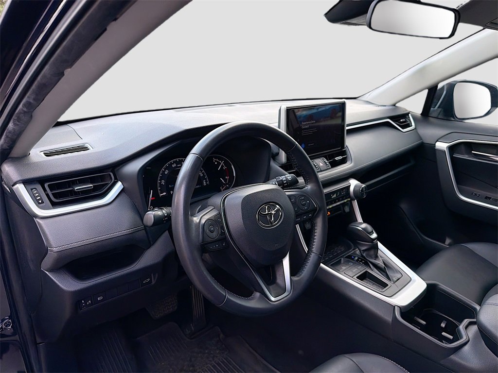 Used 2023 Toyota RAV4 XLE Premium image 9