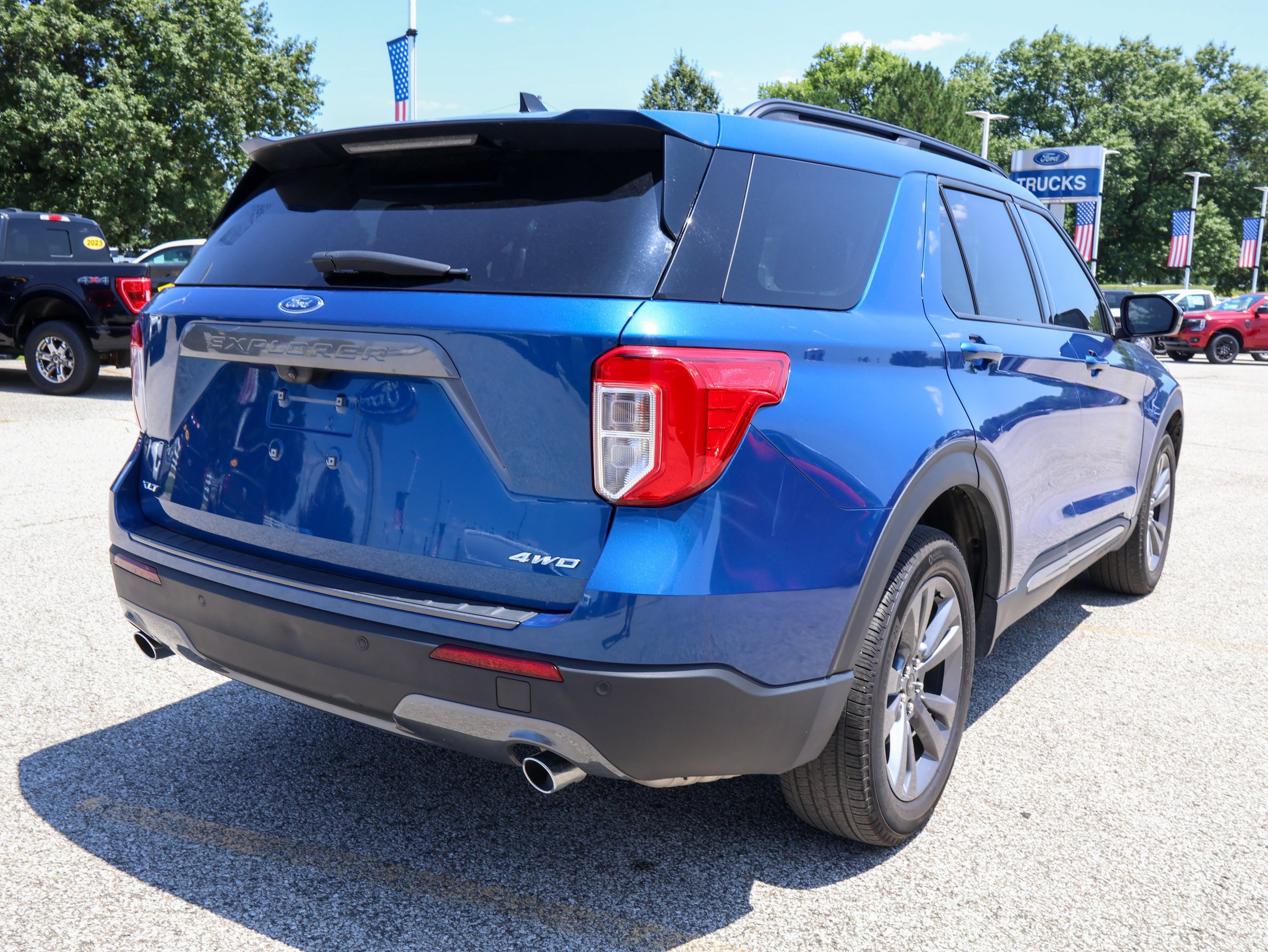 Used 2023 Ford Explorer XLT w/ Equipment Group 202A AWD/4WD image 5