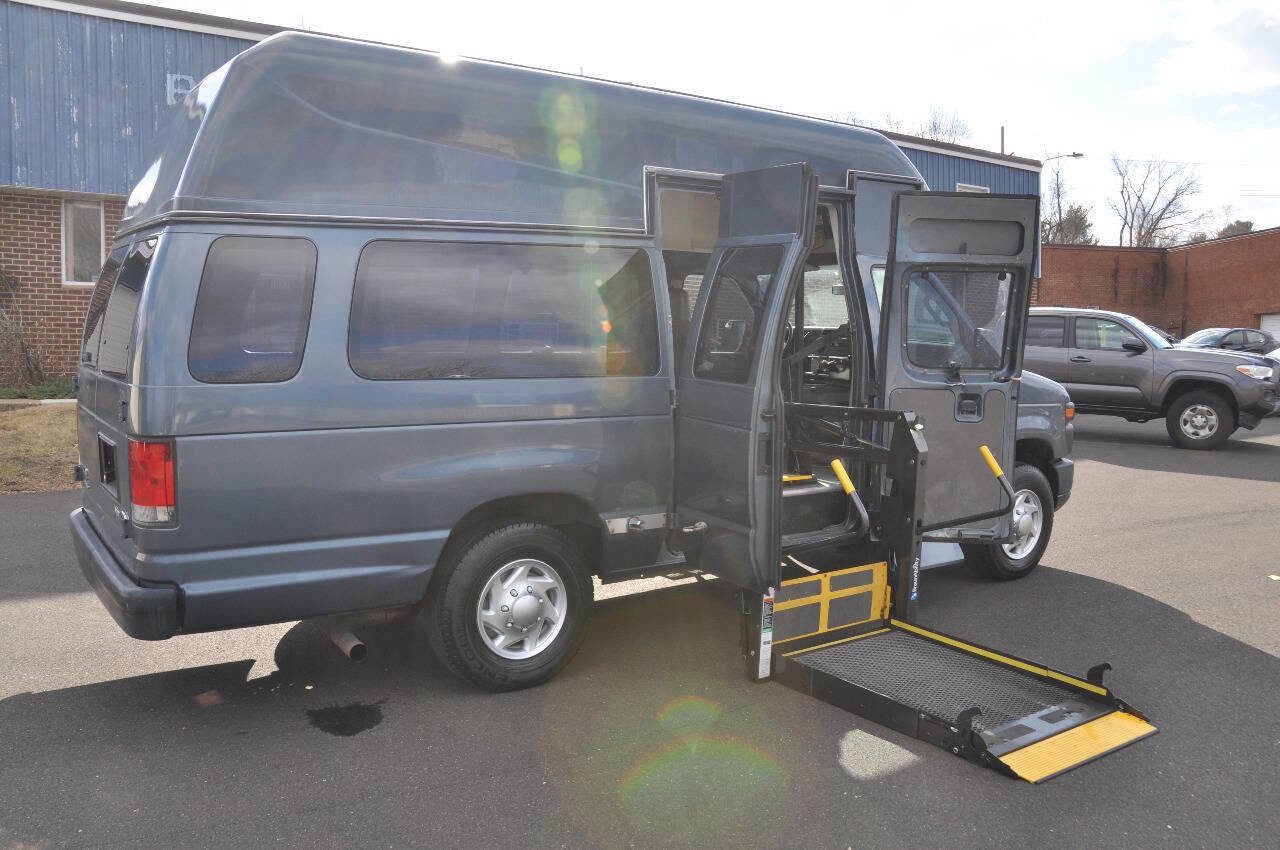 Used 2014 Ford E-350 and Econoline 350 Extended Super Duty w/ Power Group image 2