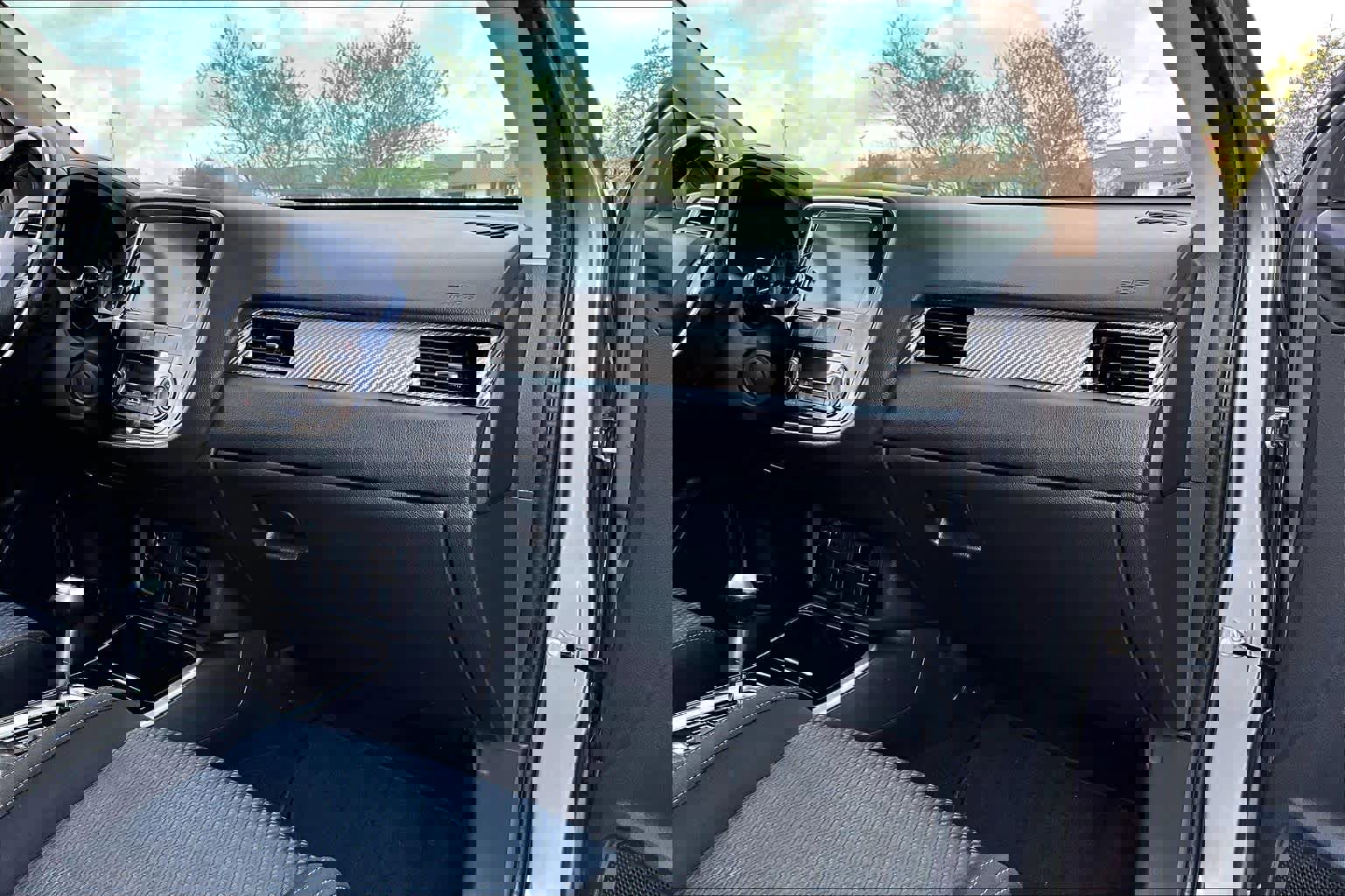 Used 2017 Mitsubishi Outlander SE image 19