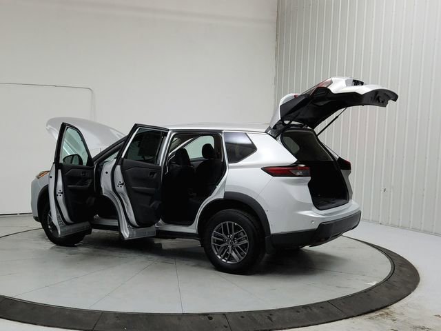 Used 2025 Nissan Rogue S image 13
