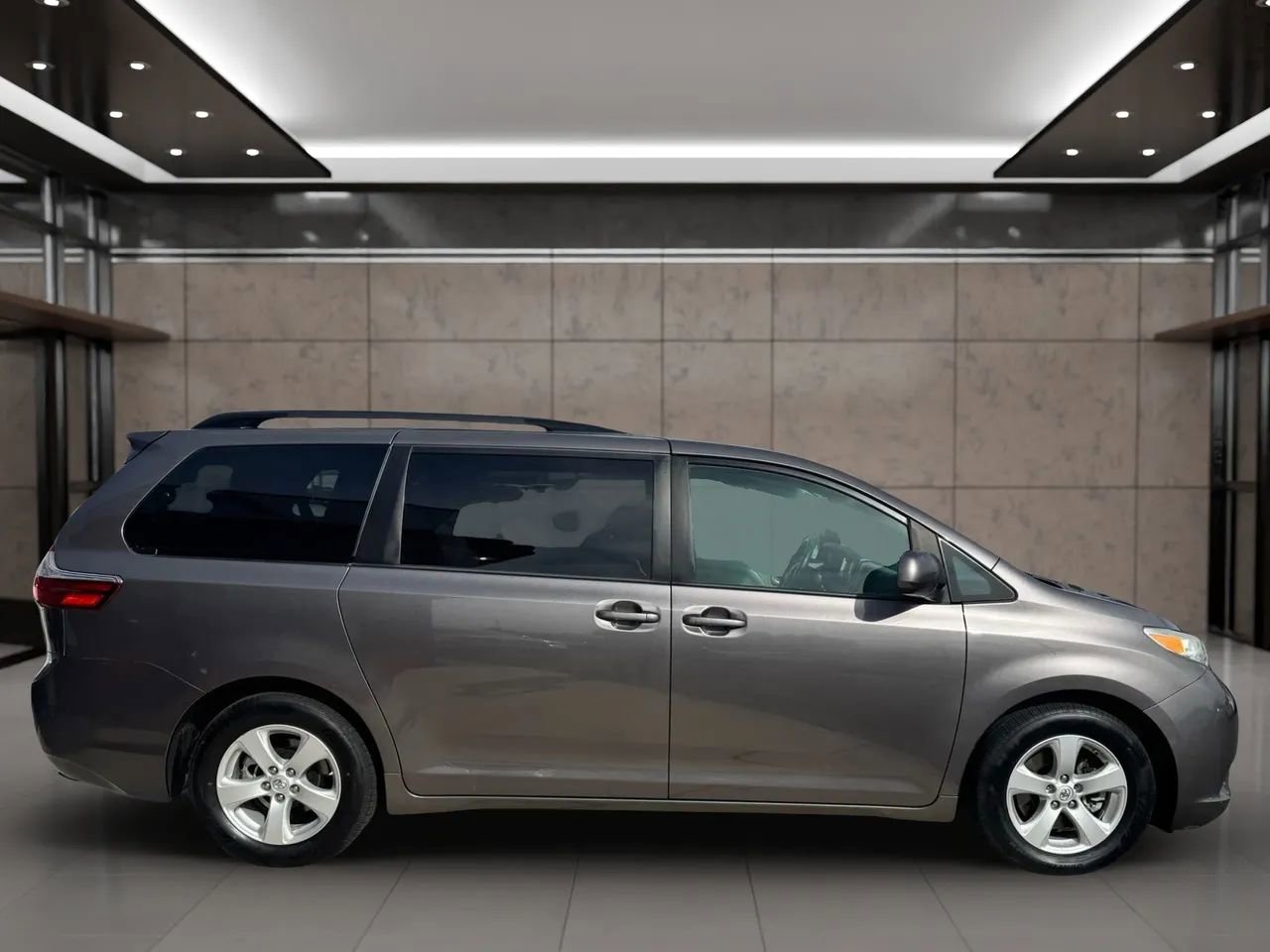 Used 2015 Toyota Sienna LE image 7