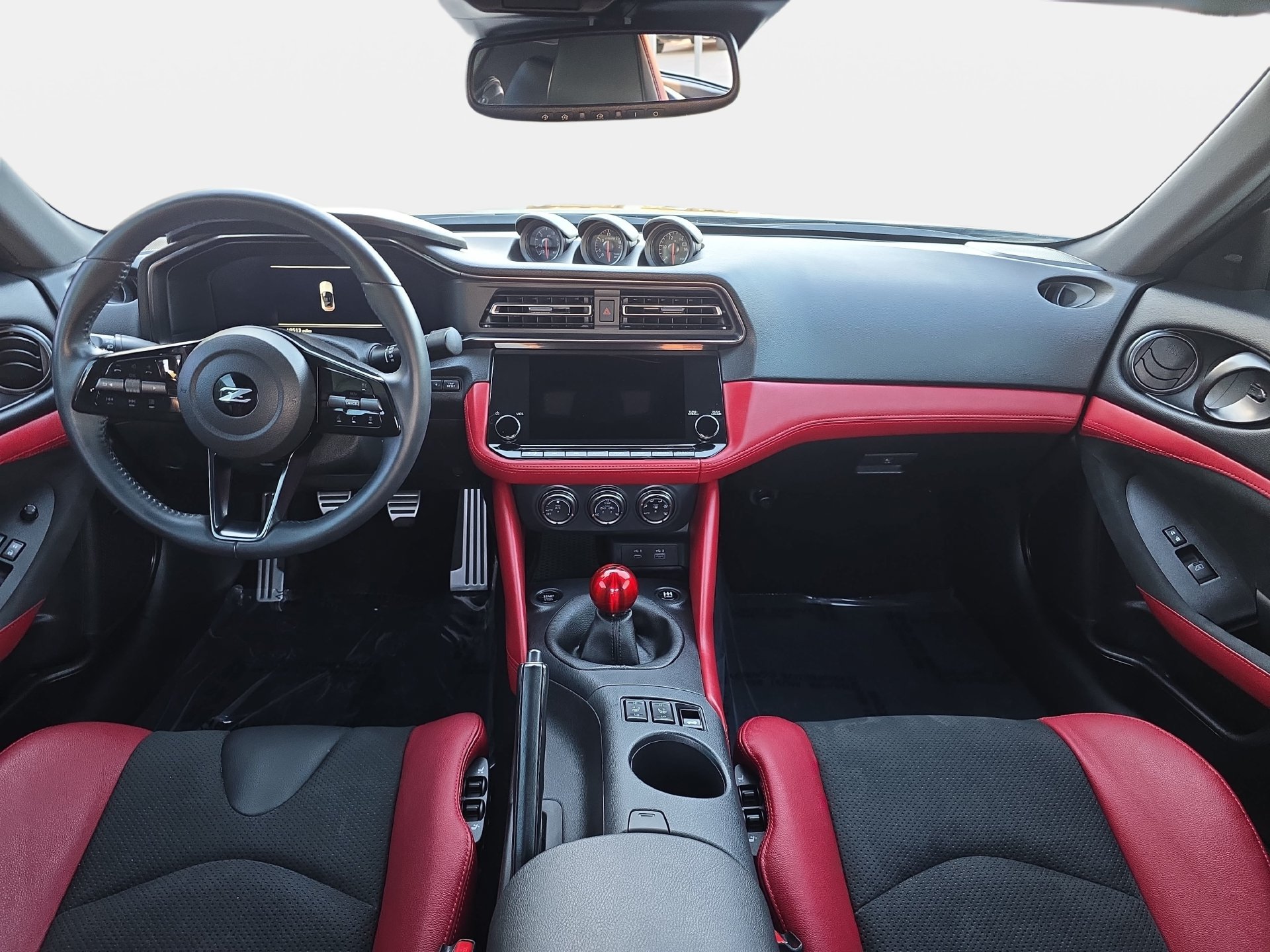 Used 2024 Nissan Z Performance w/ Floor Mat Package RWD image 9
