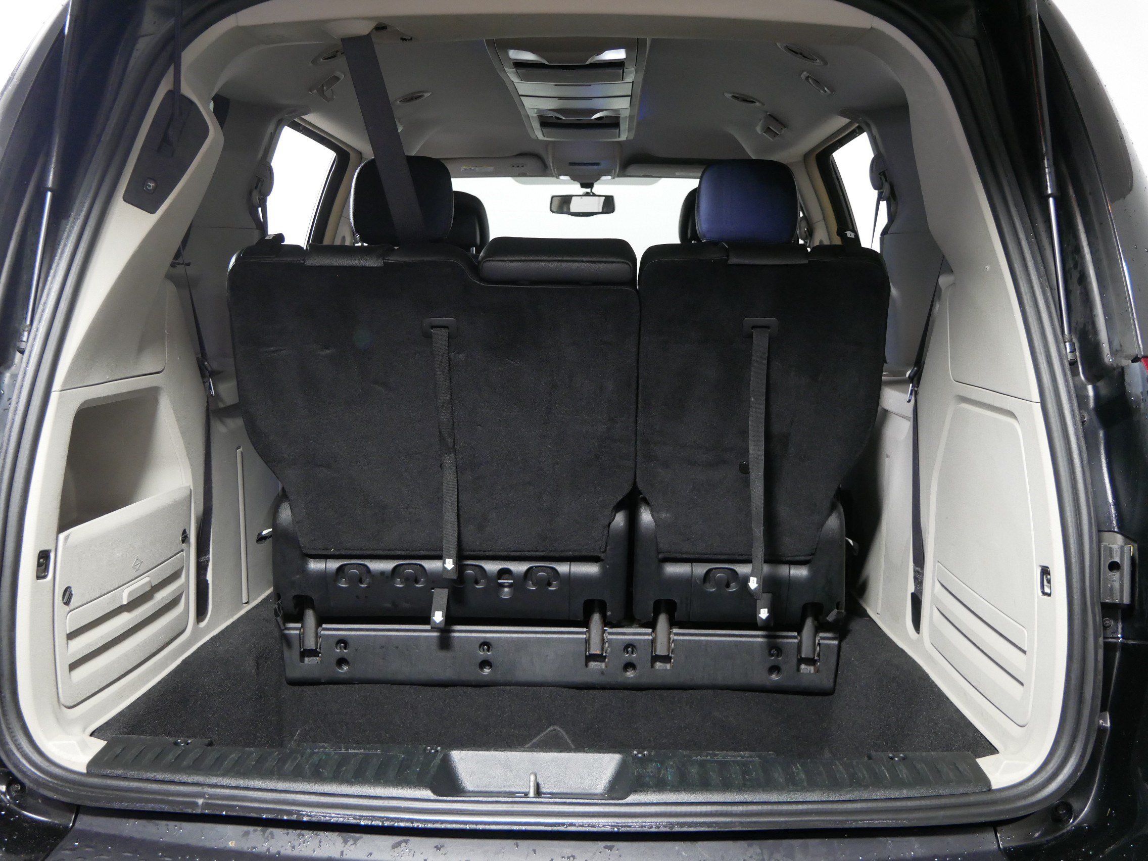 Used 2015 Chrysler Town & Country Touring-L w/ Driver Convenience Group FWD image 18