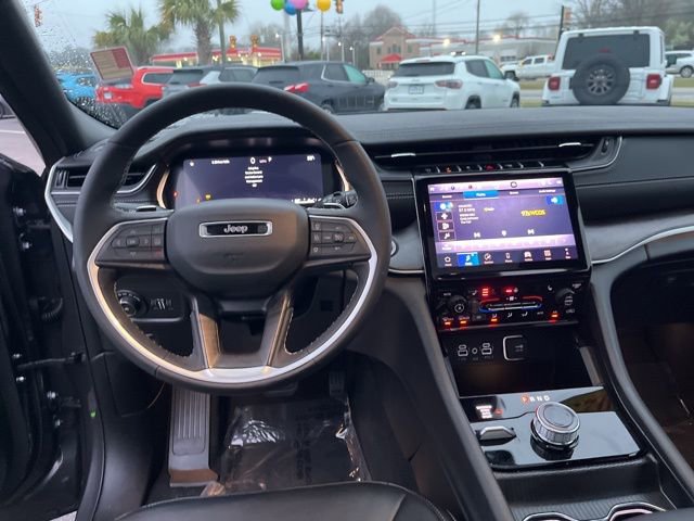 Used 2025 Jeep Grand Cherokee L Limited image 19