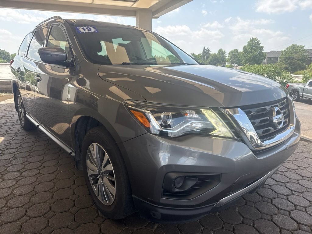 Used 2019 Nissan Pathfinder S AWD/4WD image 4