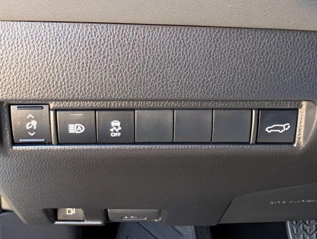 Certified 2023 Toyota Venza LE AWD/4WD image 24