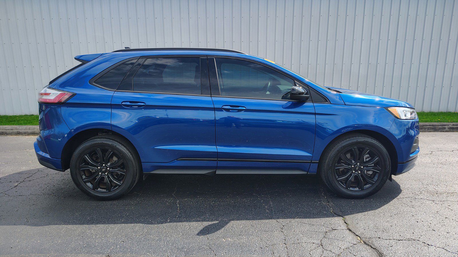 Used 2023 Ford Edge SE w/ Black Appearance Package AWD/4WD image 3