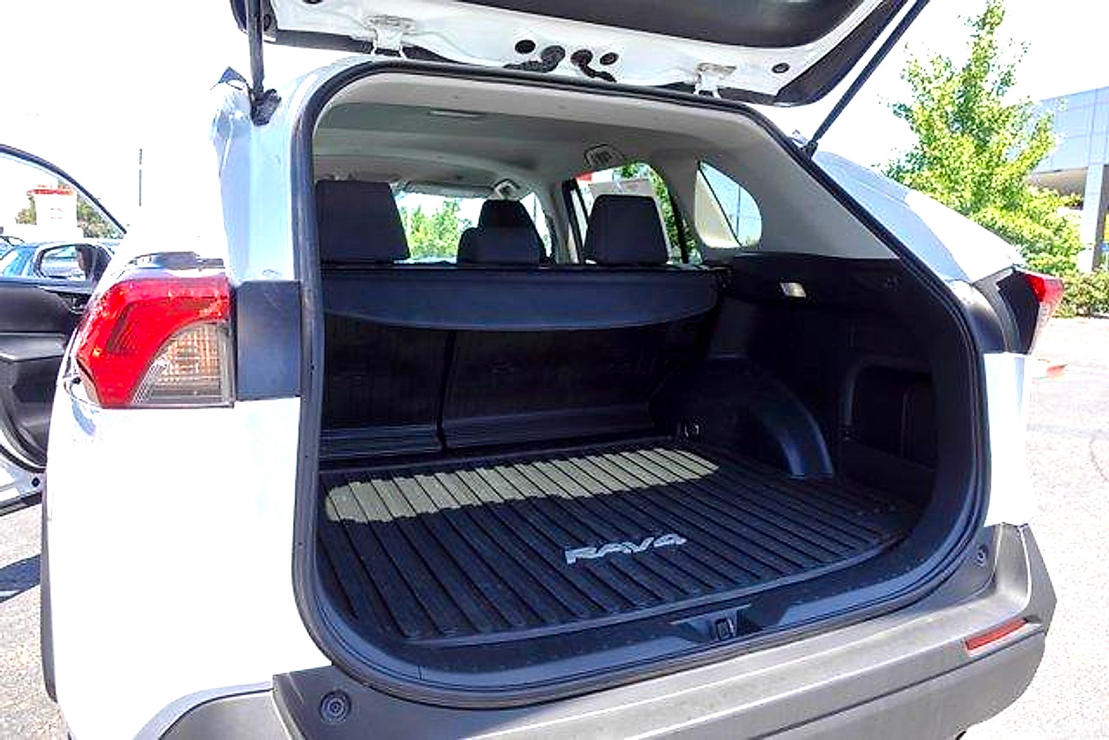 Certified 2024 Toyota RAV4 LE AWD/4WD image 23