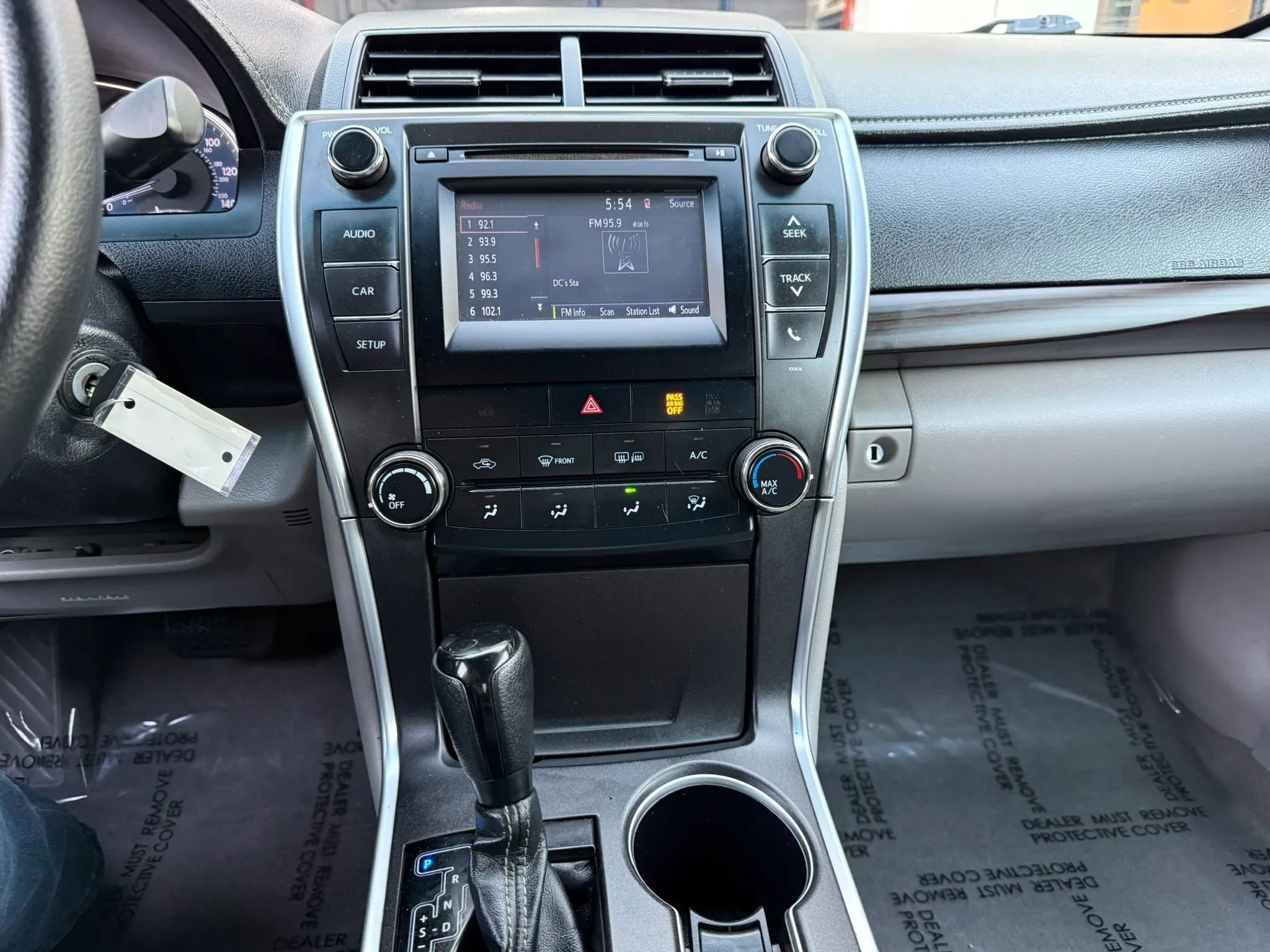Used 2017 Toyota Camry LE image 14