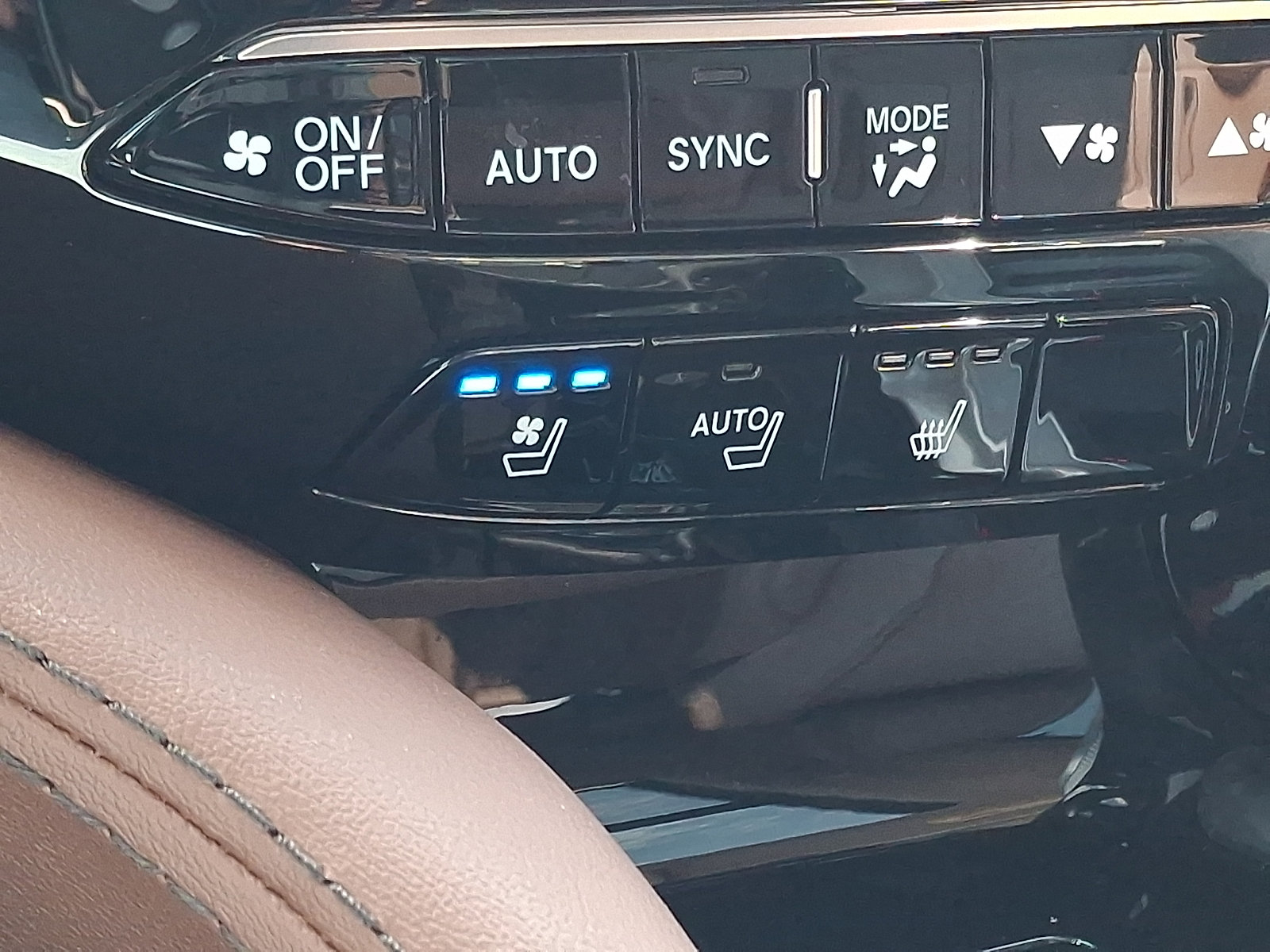 Certified 2024 Acura MDX w/ Advance Package AWD/4WD image 24