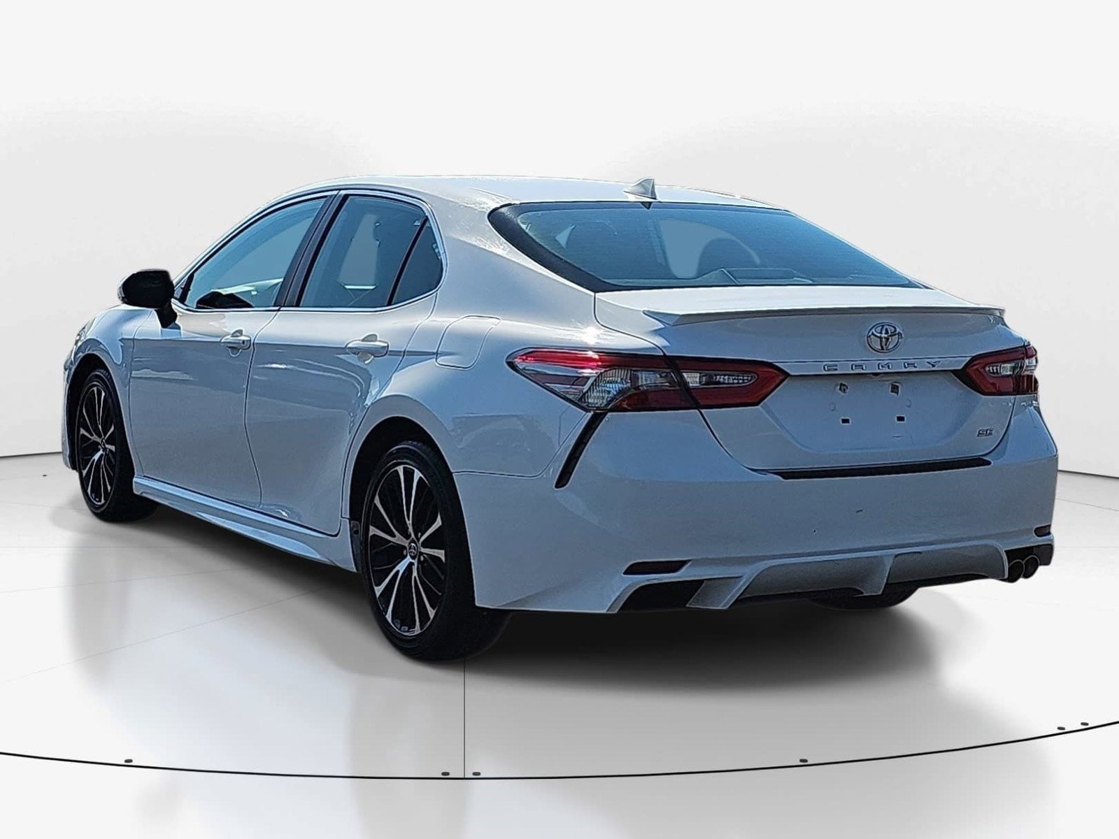 Used 2019 Toyota Camry SE w/ Convenience Package FWD image 6