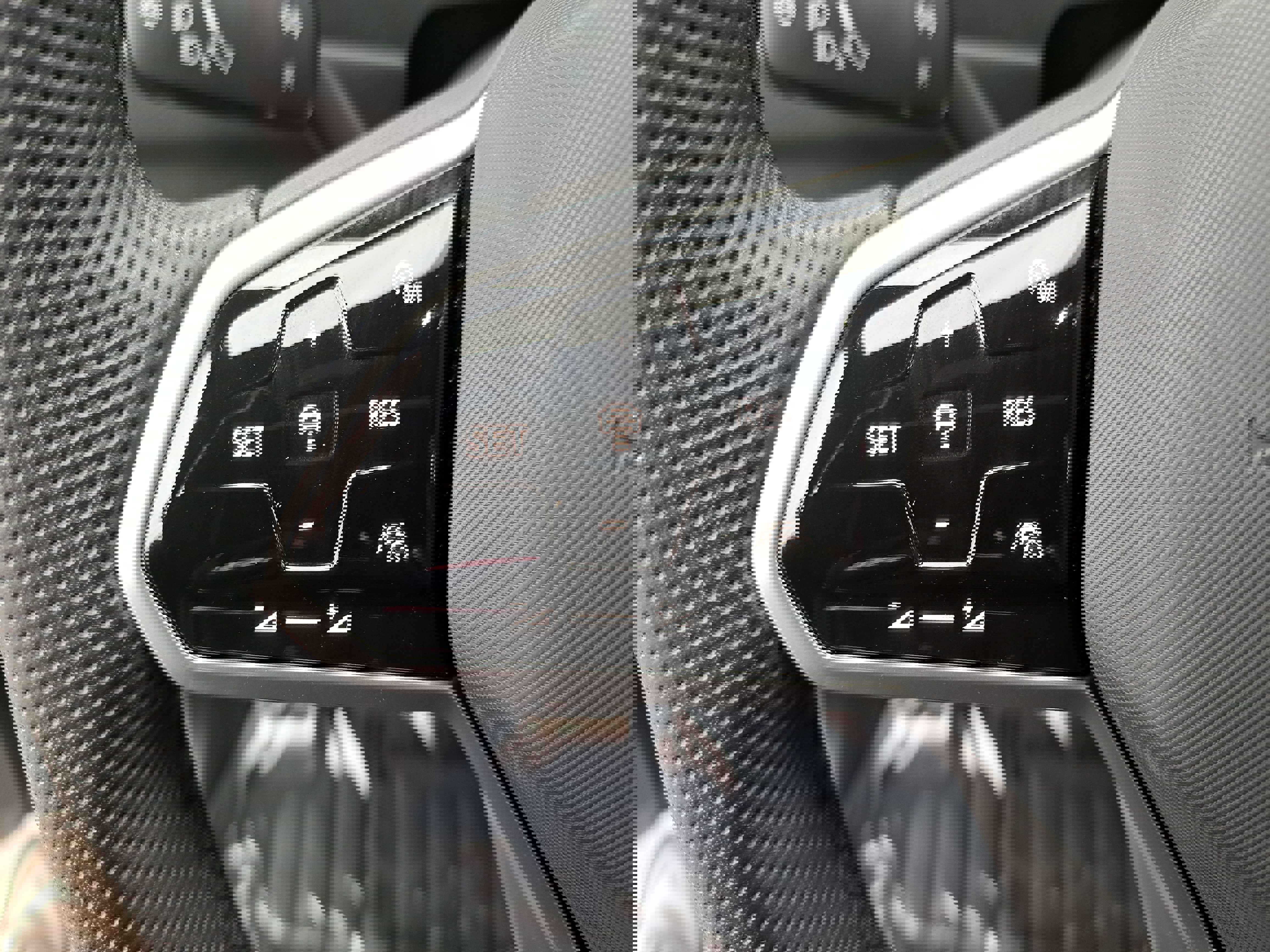 Certified 2024 Volkswagen Tiguan SEL R-Line image 17