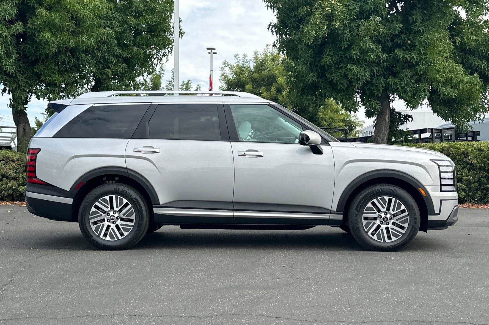 New 2027 Hyundai Palisade SEL FWD image 2