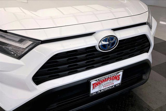 Used 2024 Toyota RAV4 XLE AWD/4WD image 31