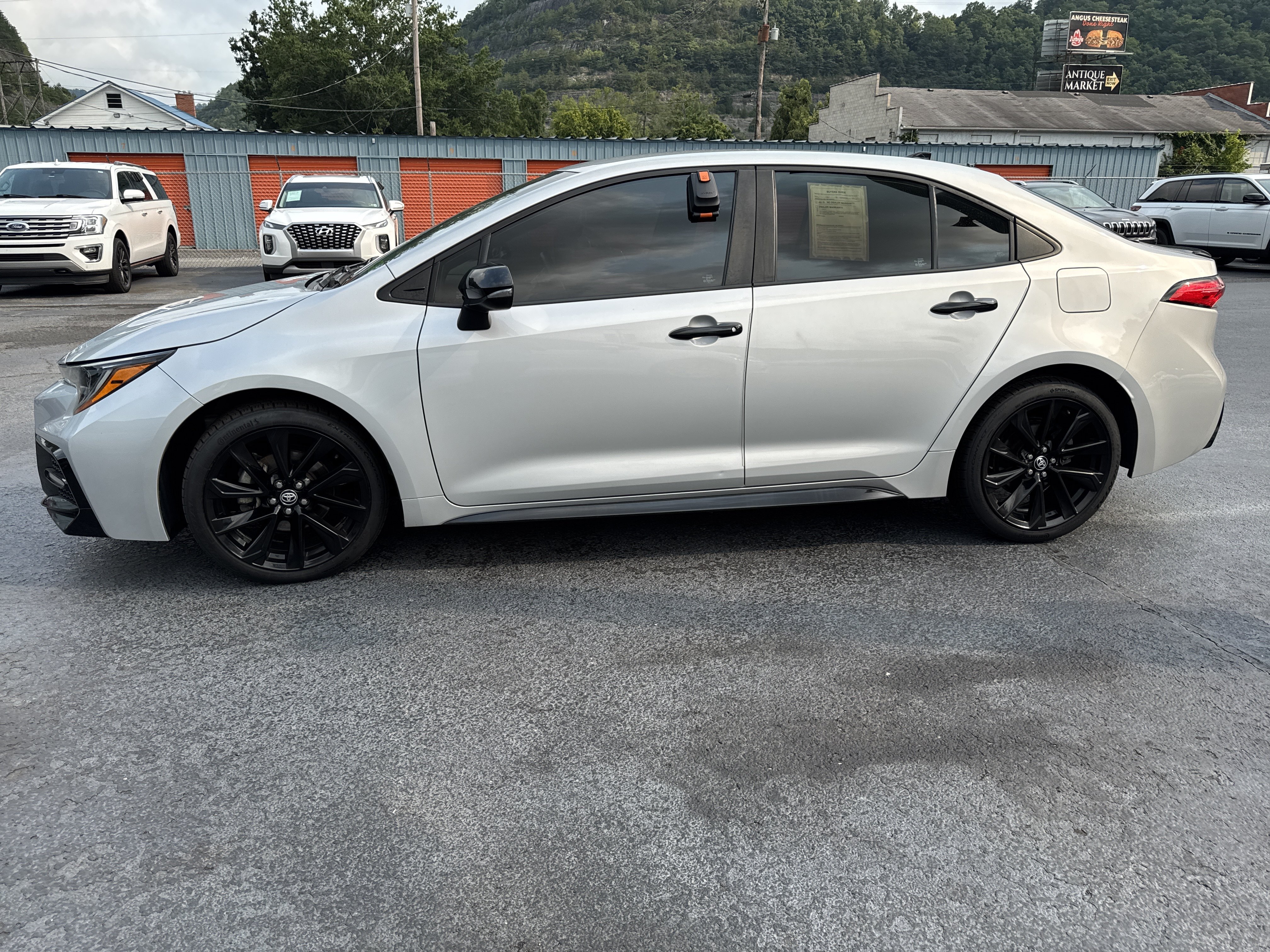 Used 2022 Toyota Corolla SE FWD image 4
