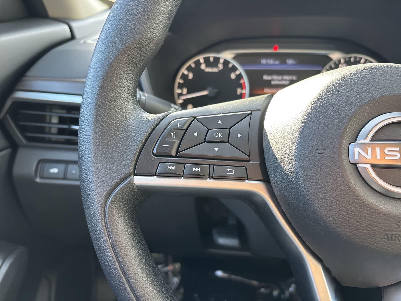 Used 2024 Nissan Altima 2.5 SV FWD image 14