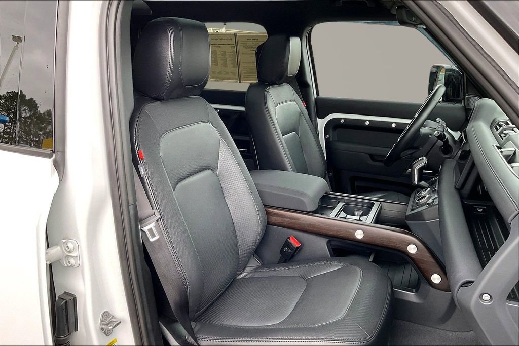 Used 2023 Land Rover Defender 110 X-Dynamic SE image 6
