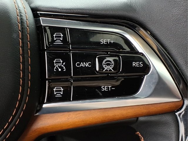 Used 2023 Jeep Grand Cherokee Summit AWD/4WD image 26