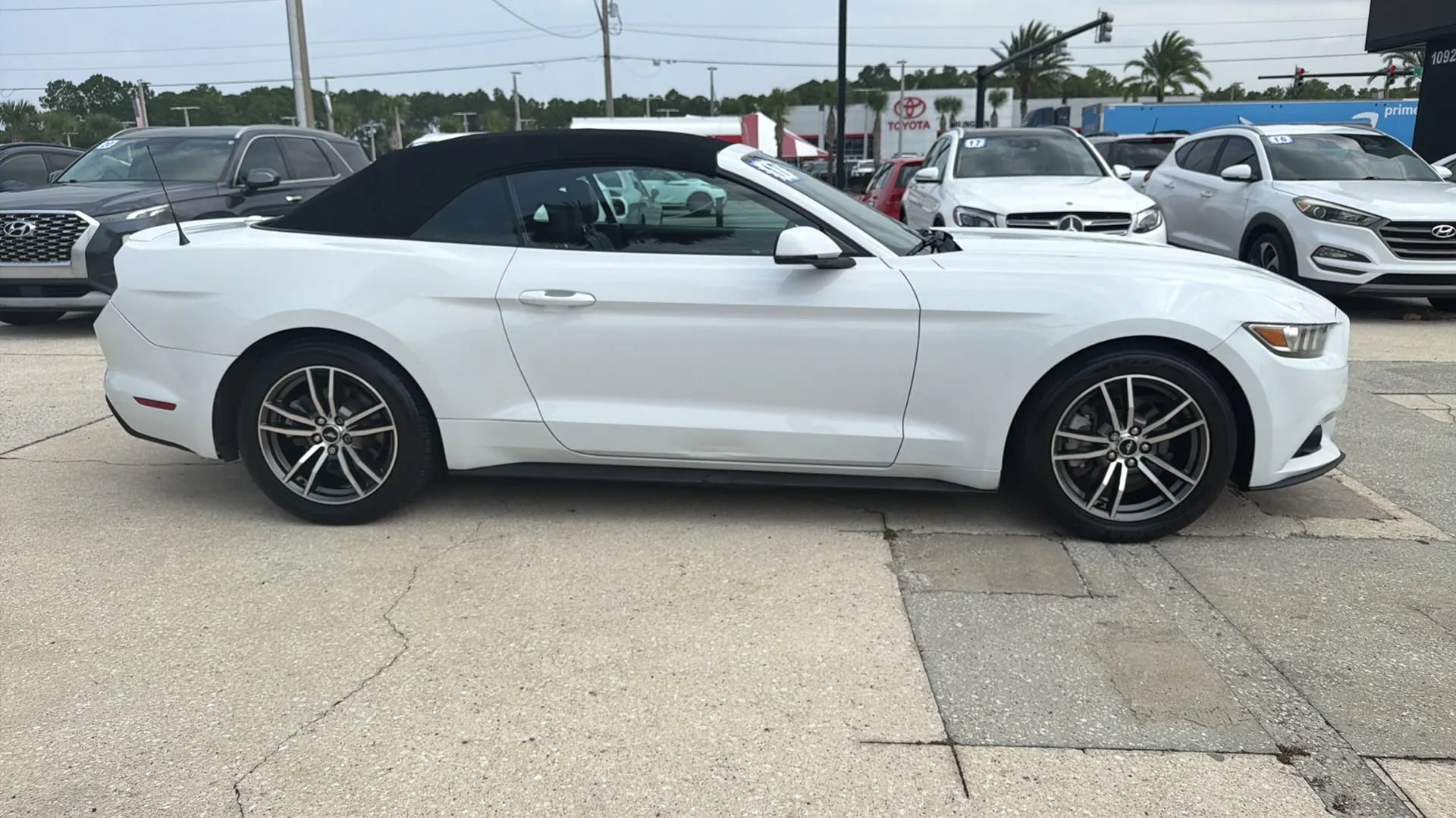 Used 2017 Ford Mustang Premium RWD image 6