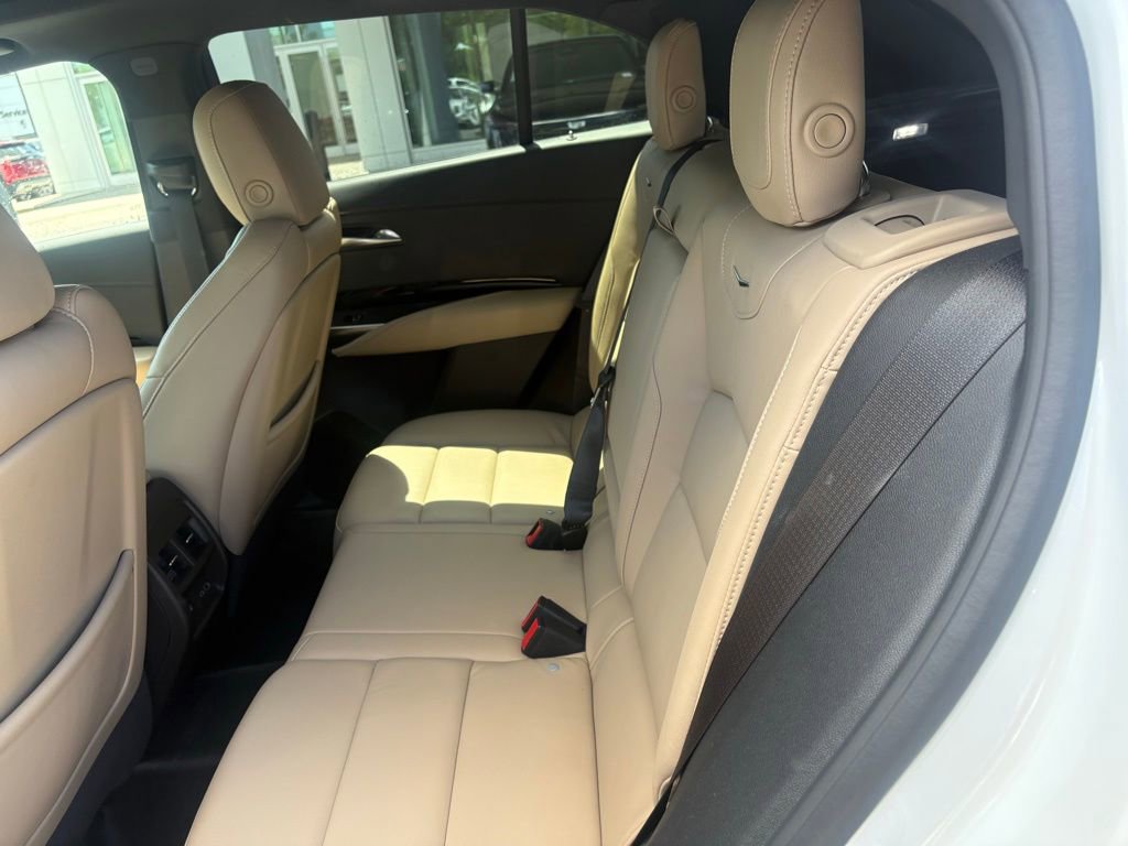 Certified 2024 Cadillac XT4 Luxury w/ Cold Weather Package FWD image 15