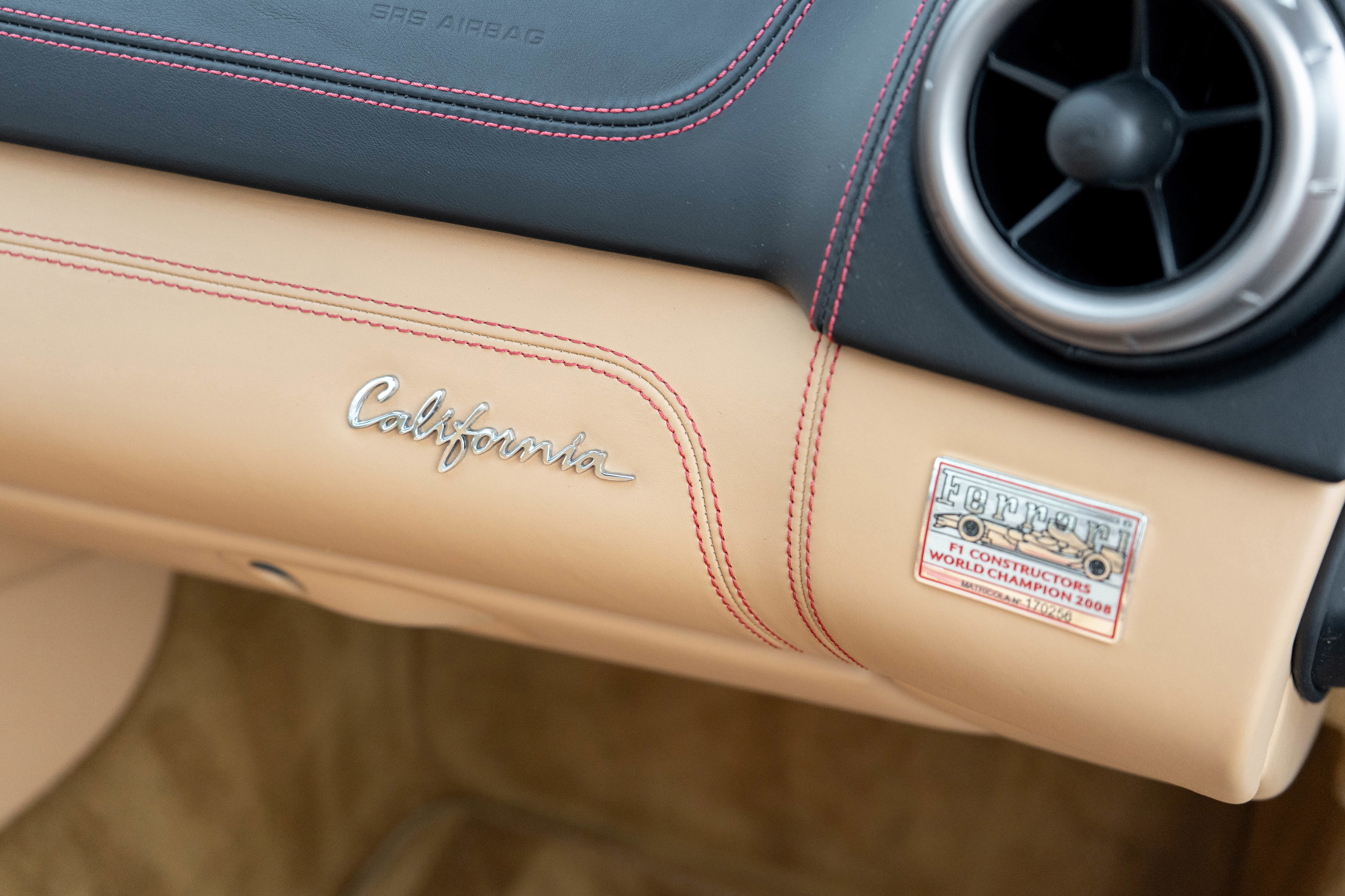 Used 2010 Ferrari California RWD image 32