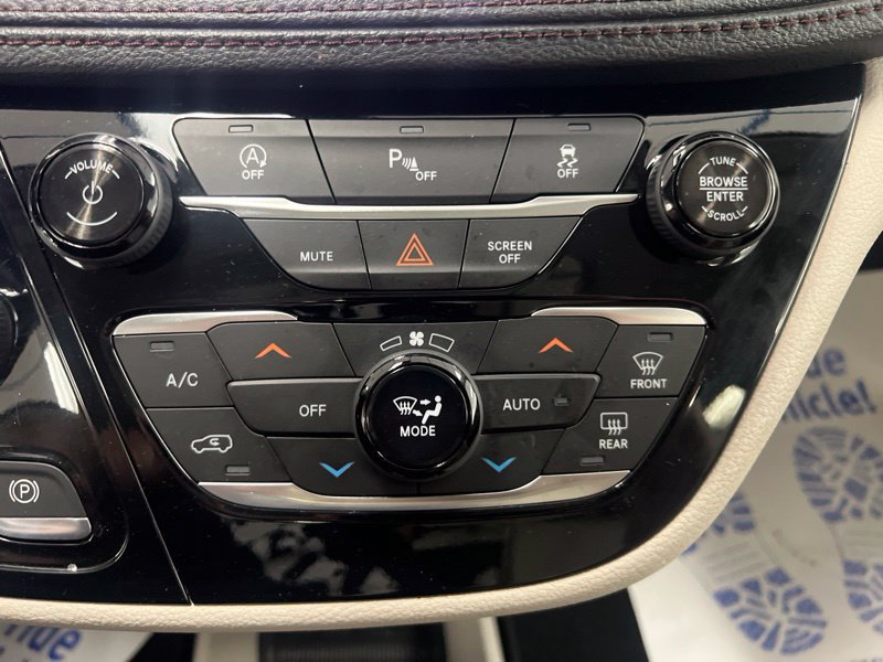 Used 2019 Chrysler Pacifica Limited FWD image 31