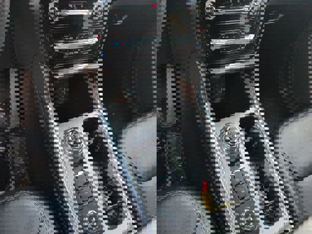 Used 2023 Ford Explorer Limited image 11