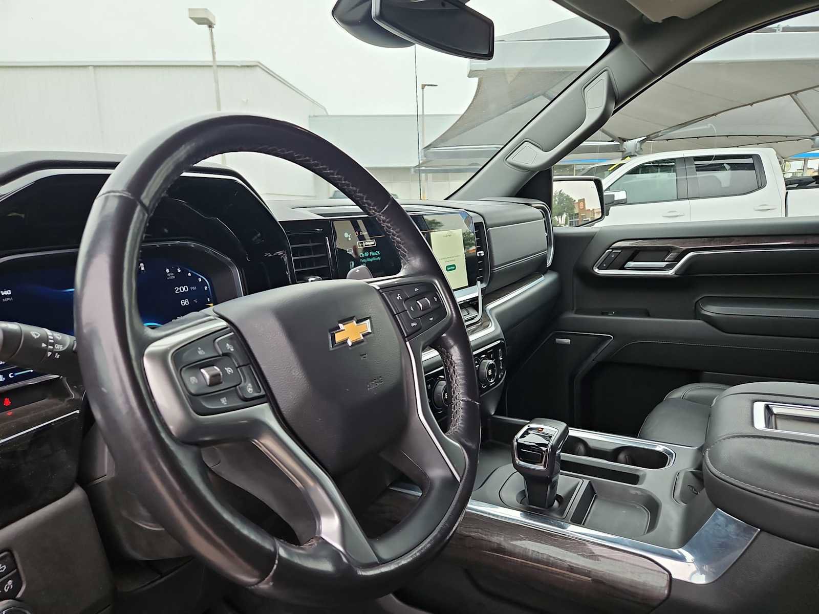 Used 2022 Chevrolet Silverado 1500 LTZ AWD/4WD image 10