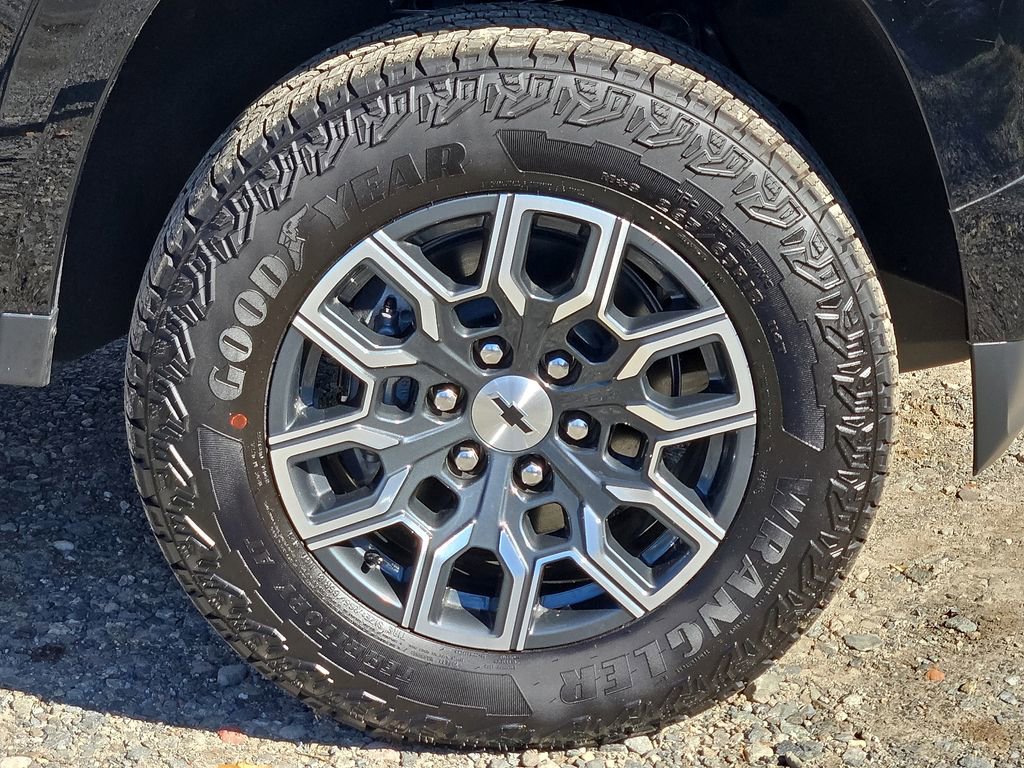 Used 2024 Chevrolet Colorado Z71 w/ Z71 Convenience Package 2 image 10