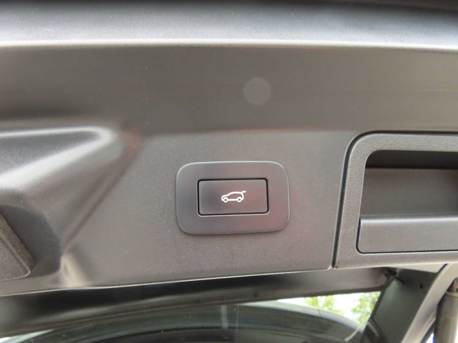 Used 2023 Land Rover Range Rover Velar S AWD/4WD image 39