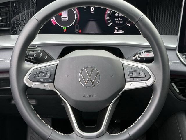 Used 2025 Volkswagen Tiguan SE image 10