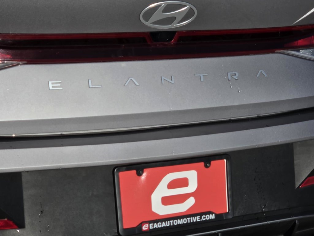 Used 2025 Hyundai Elantra Sport FWD image 41