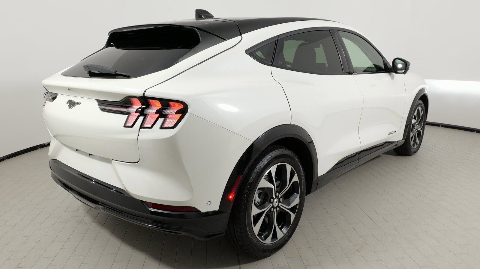 Used 2022 Ford Mustang Mach-E Premium image 12