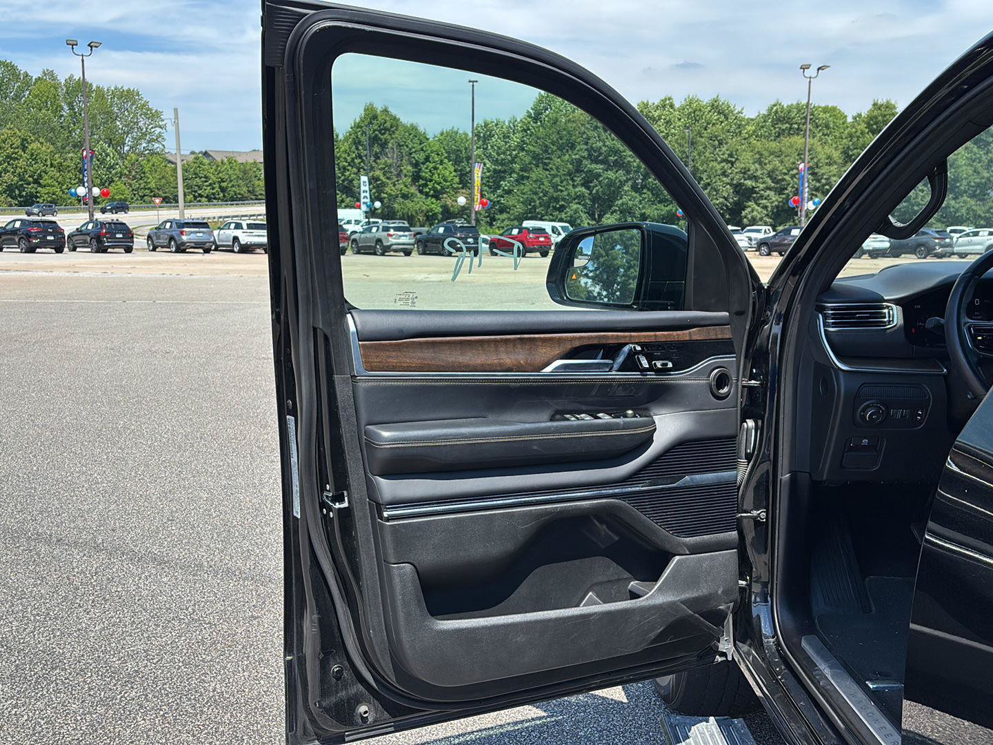 Used 2024 Jeep Grand Wagoneer L 4WD image 8