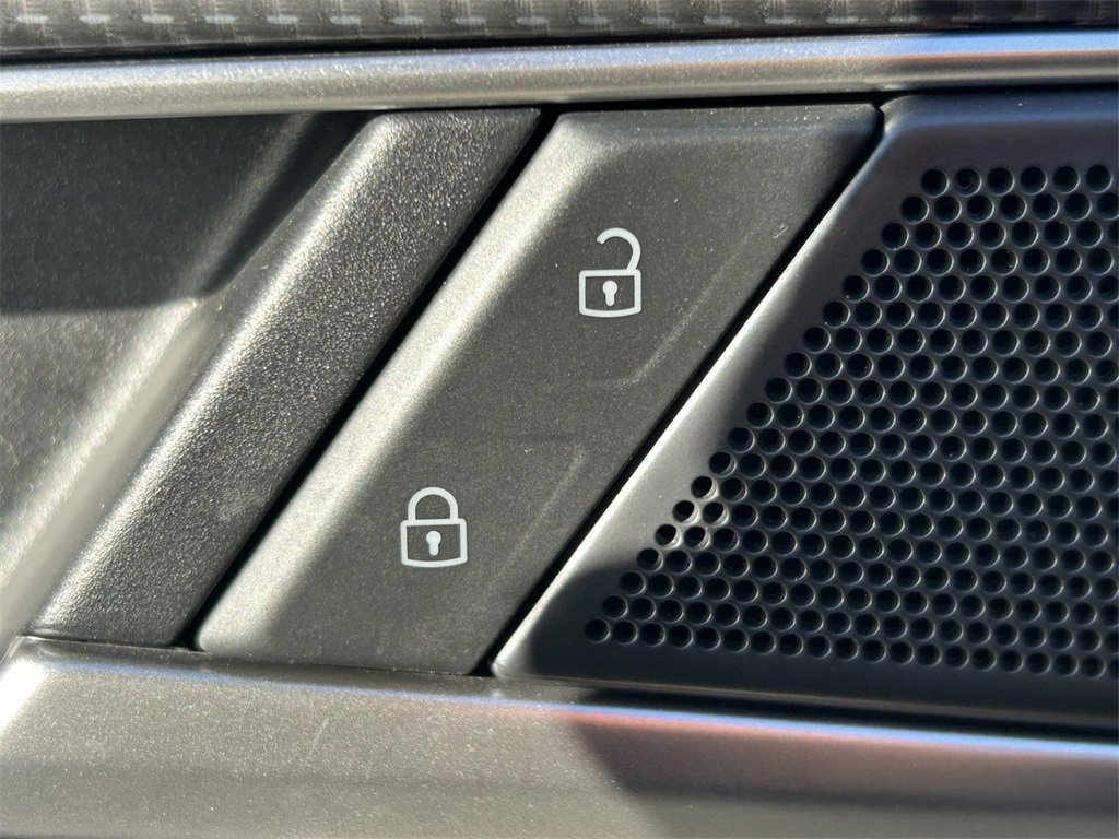 Used 2024 Volkswagen Atlas Cross Sport SEL image 26