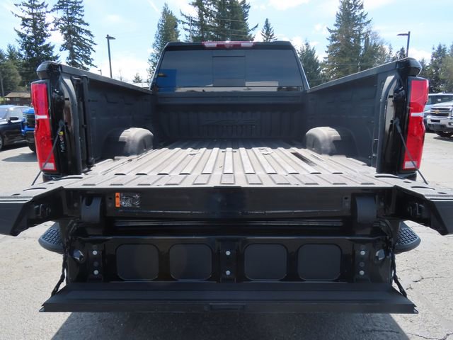 Used 2024 Chevrolet Silverado 2500 ZR2 w/ Technology Package image 8