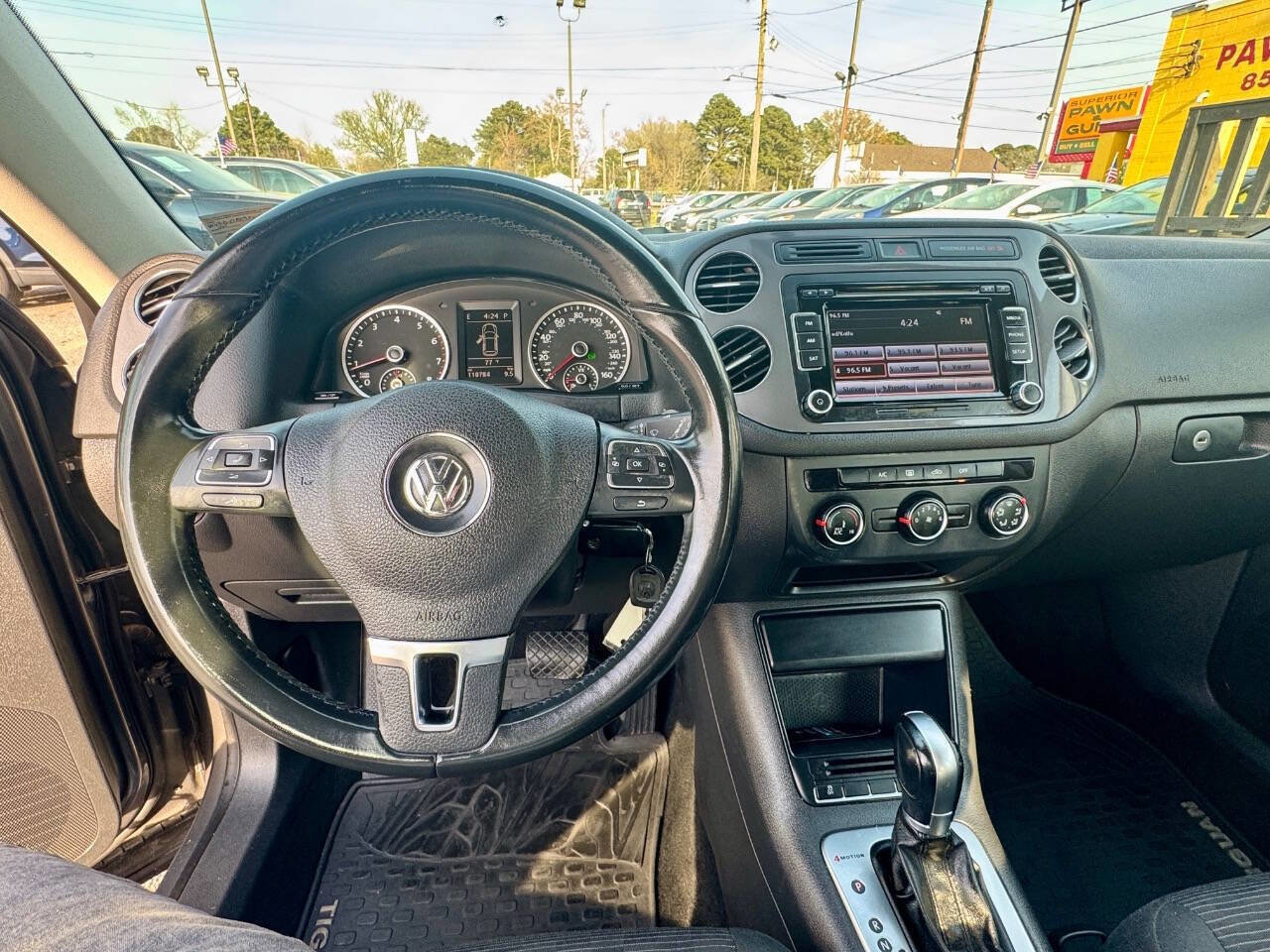 Used 2015 Volkswagen Tiguan S image 17