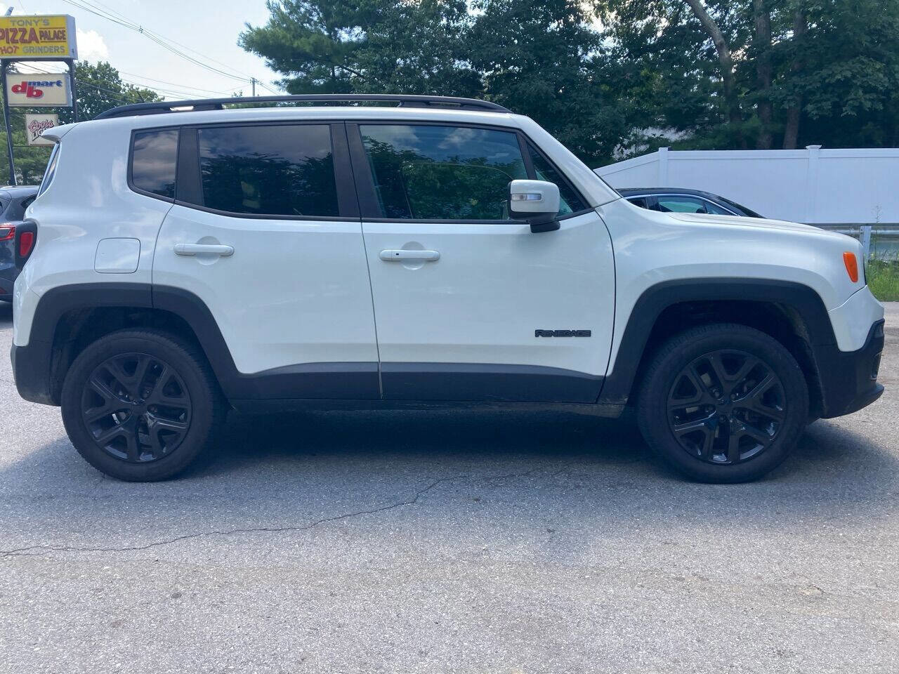 Used 2017 Jeep Renegade Altitude image 2