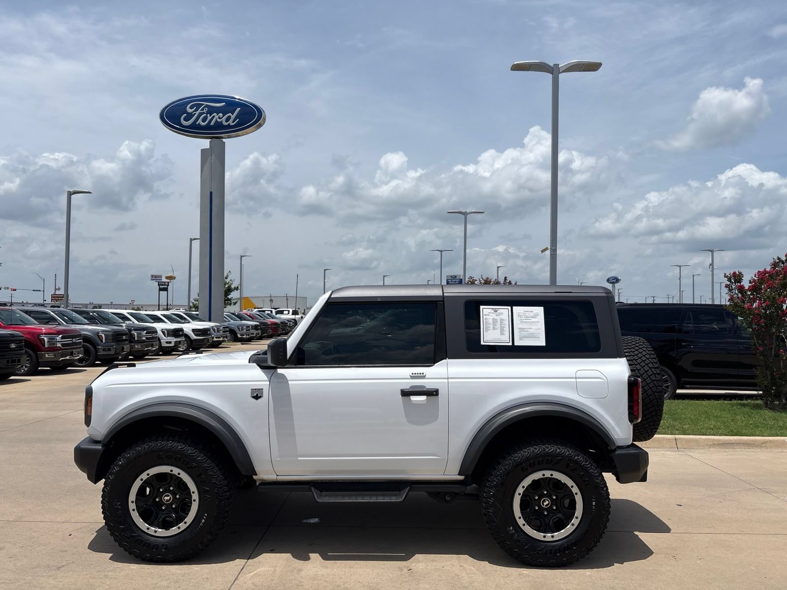 Used 2023 Ford Bronco Big Bend w/ Sasquatch Package AWD/4WD image 2