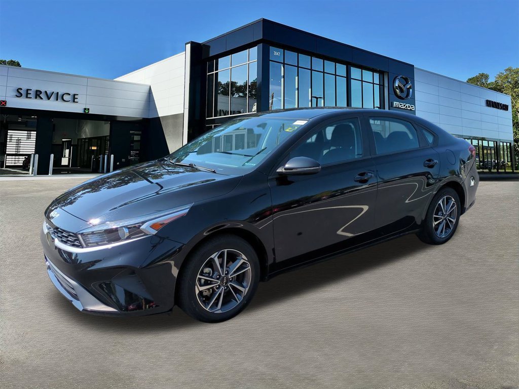 Used 2023 Kia Forte LXS w/ LXS Technology Package FWD image 7