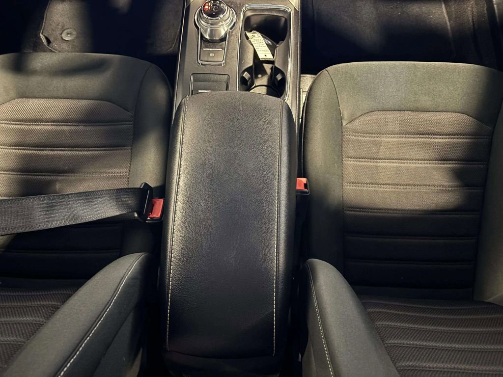 Used 2020 Ford Fusion SE image 32