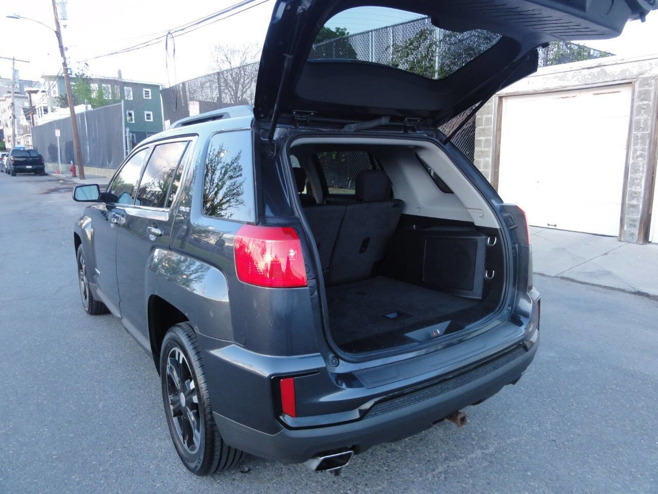 Used 2017 GMC Terrain SLE w/ Nightfall Package AWD/4WD image 39